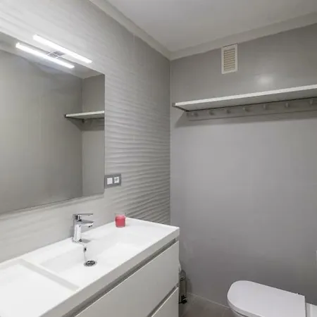 Downtown Square: Prime Location With Parking Apartment *