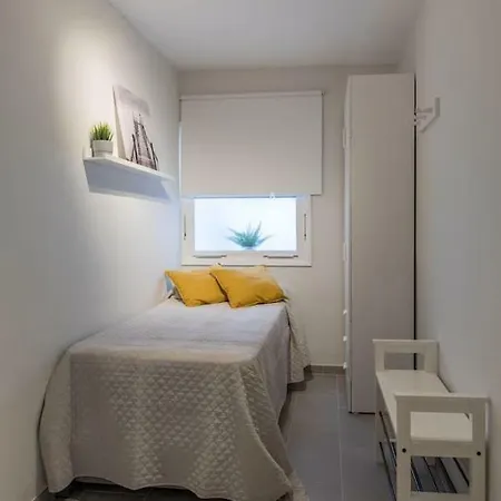 Apartment Downtown Square: Prime Location With Parking *