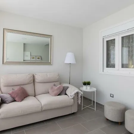 Apartment Downtown Square: Prime Location With Parking *