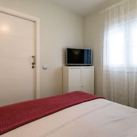 Downtown Square: Prime Location With Parking Apartment